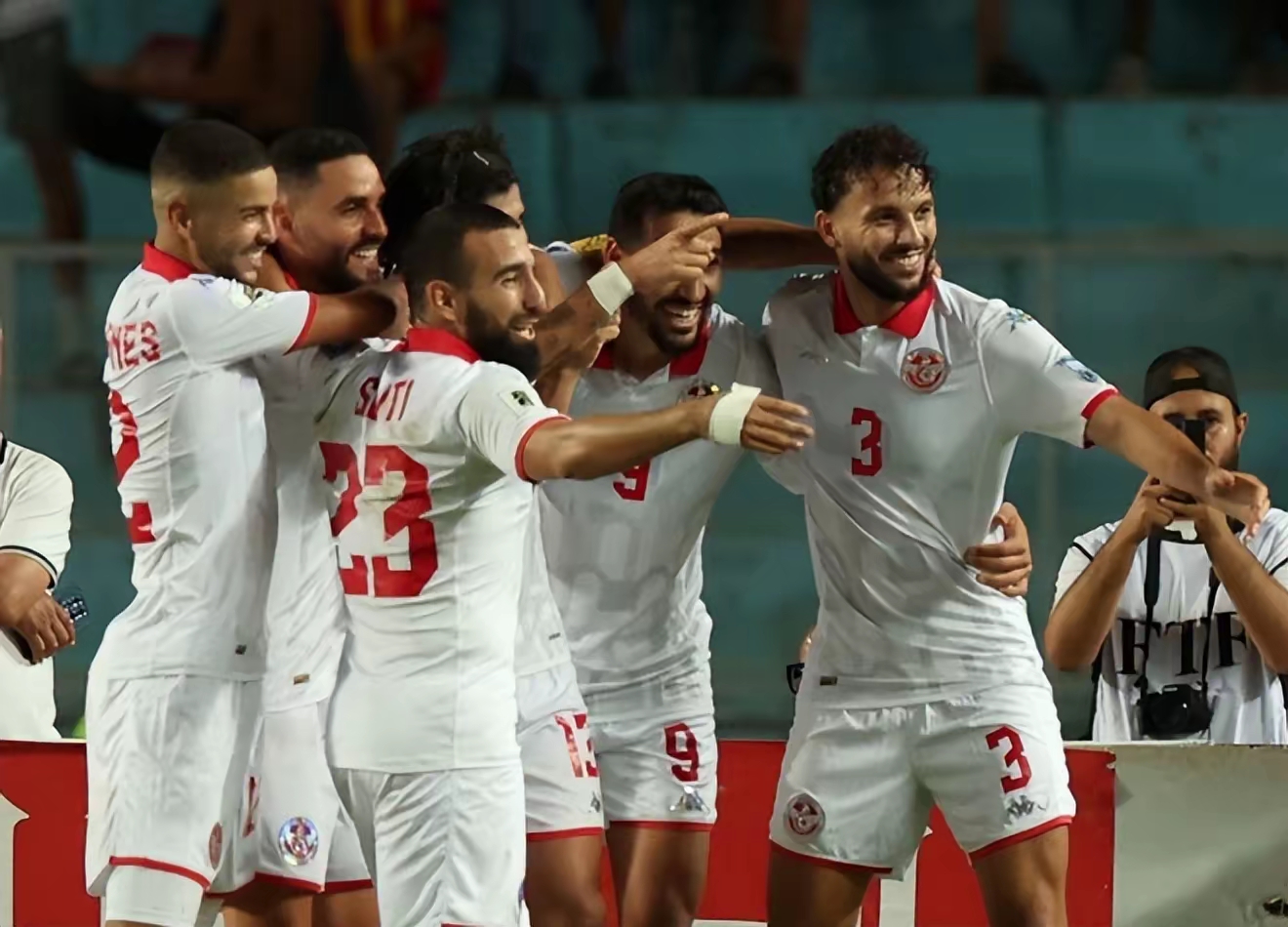 今晚突围战来临，瓦伦西亚围绕国王杯临场应变，悬念犹存，身体对抗强度拉满