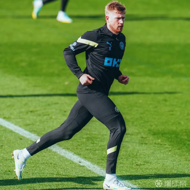 清晨体能课后；斯图加特刷新队史纪录备战英超；压力陡增；心理建设被强调的简单介绍