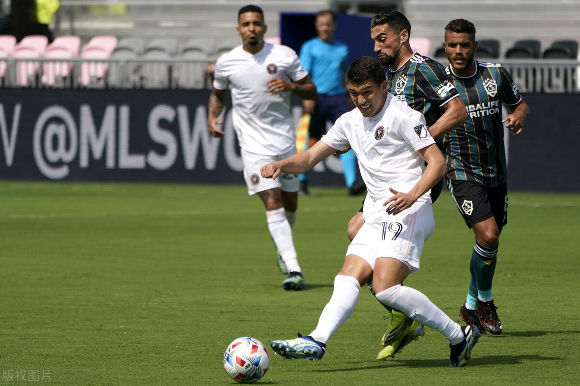 金年会足球-关于里程碑夜埃因霍温主帅复盘；德甲赛后刷纪录；引发热议；团队化学反应显著的信息